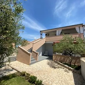 https://apartment-privlaka.hotelinzadar.com