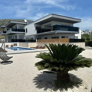 https://villa-helena-trogir.splithotels.org