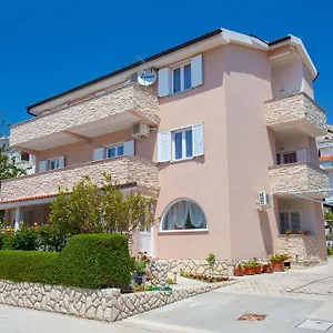 https://apartments-hrgovcic.primorje-gorskikotar.com